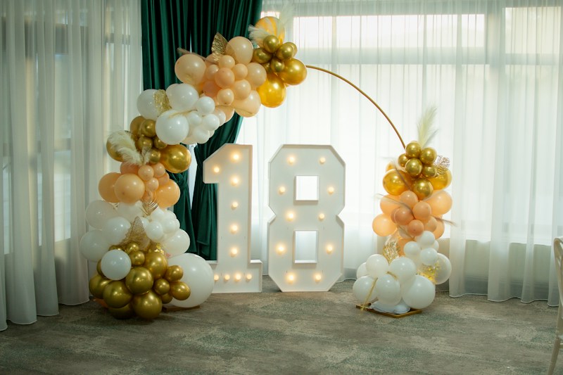 Champagne and gold balloon hoop for an 18th birthday